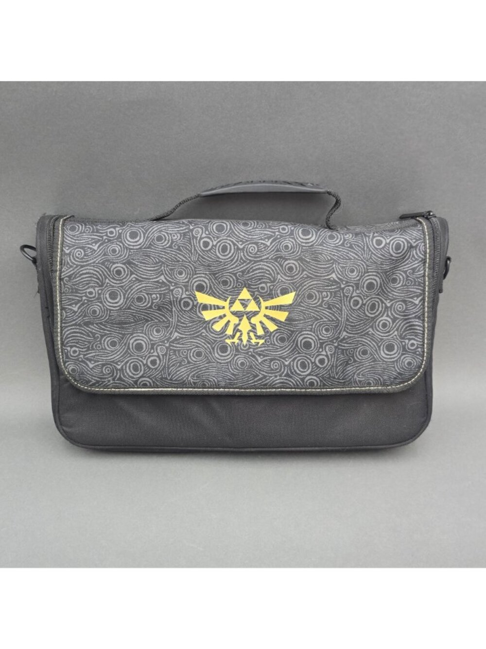PowerA Zelda Breath Of The Wild Switch Messenger Bag Case 10" w/ Strap - Picture 2 of 16